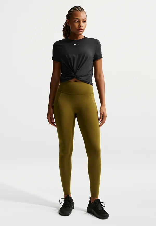 Nike Universa