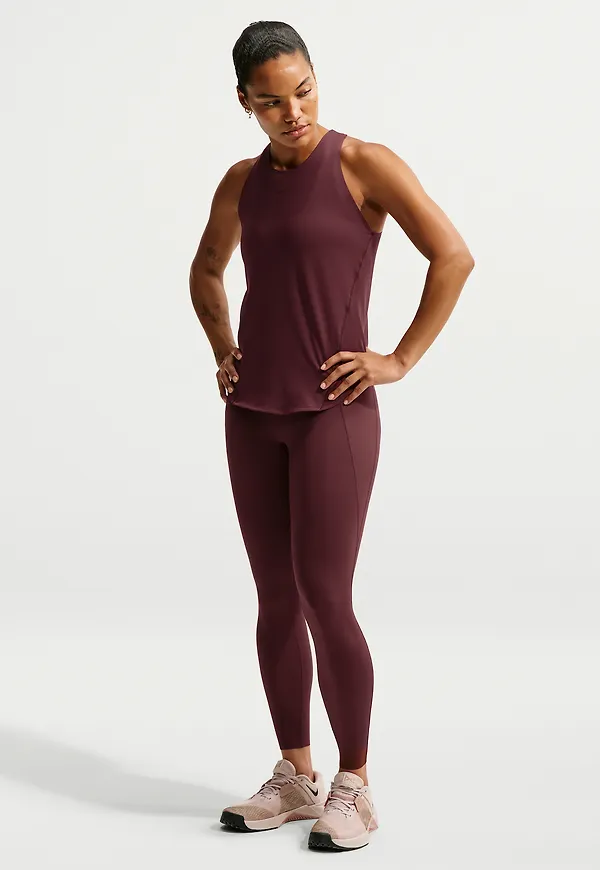 Nike Universa