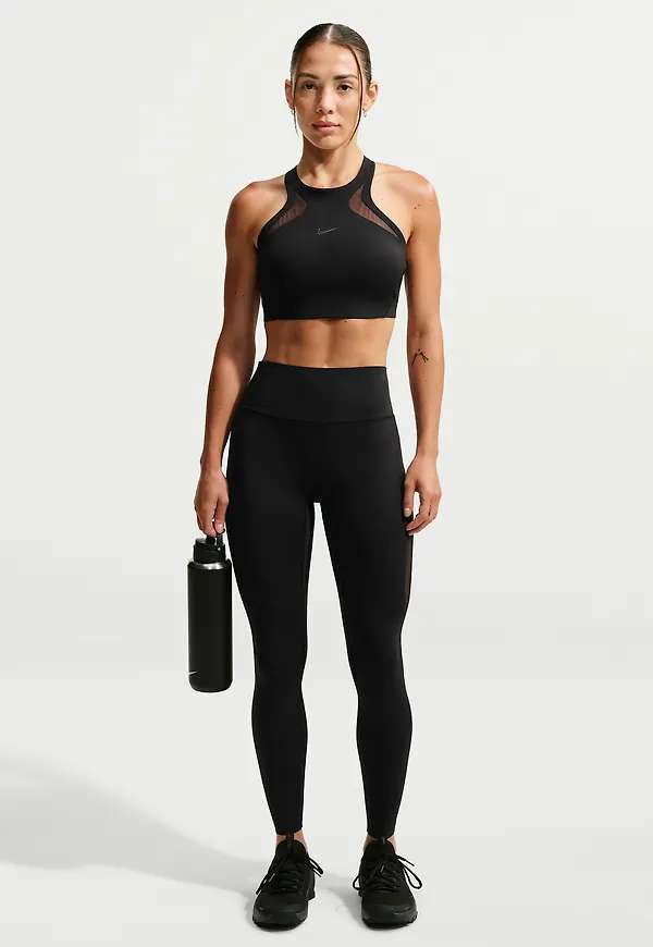 Nike Universa