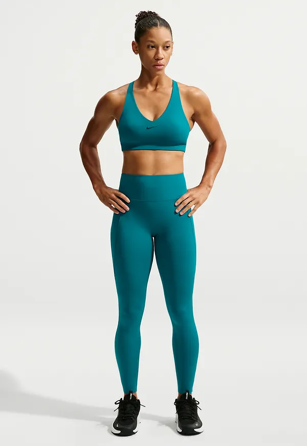 Nike Universa