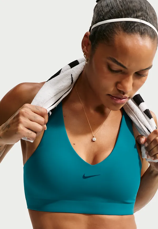 Nike Universa