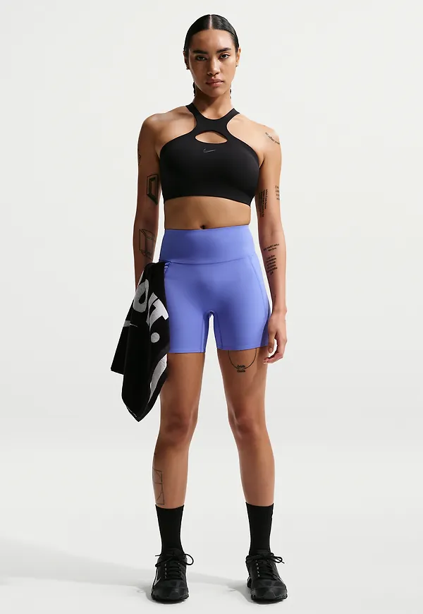 Nike Universa