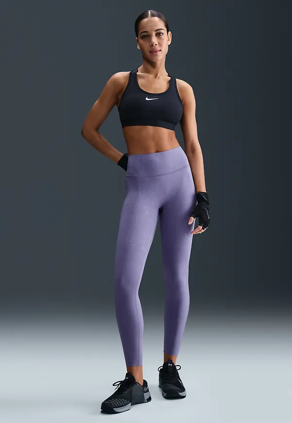 Nike Universa