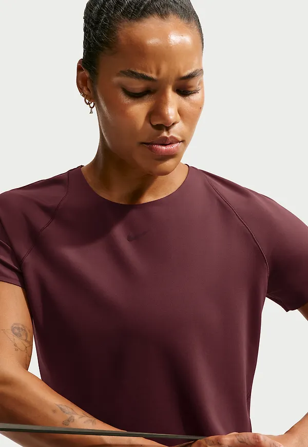 Nike Universa