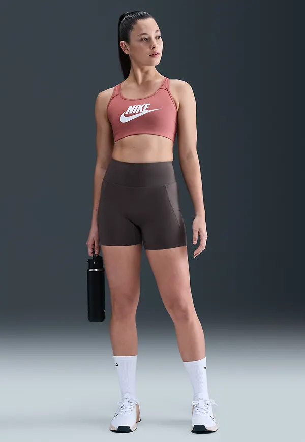 Nike Universa