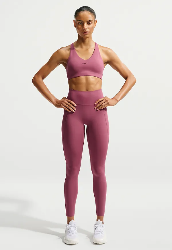 Nike Universa