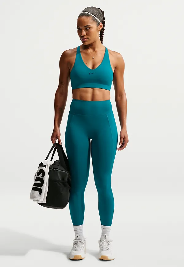 Nike Universa