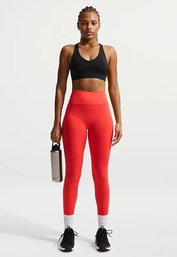 Nike Universa