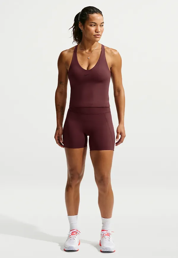 Nike Universa