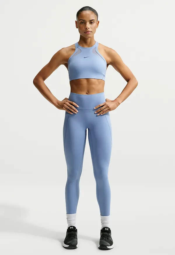 Nike Universa