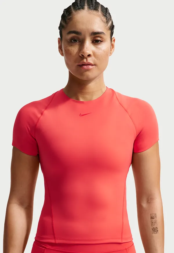 Nike Universa