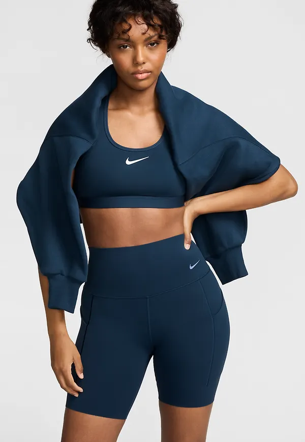 Nike Universa