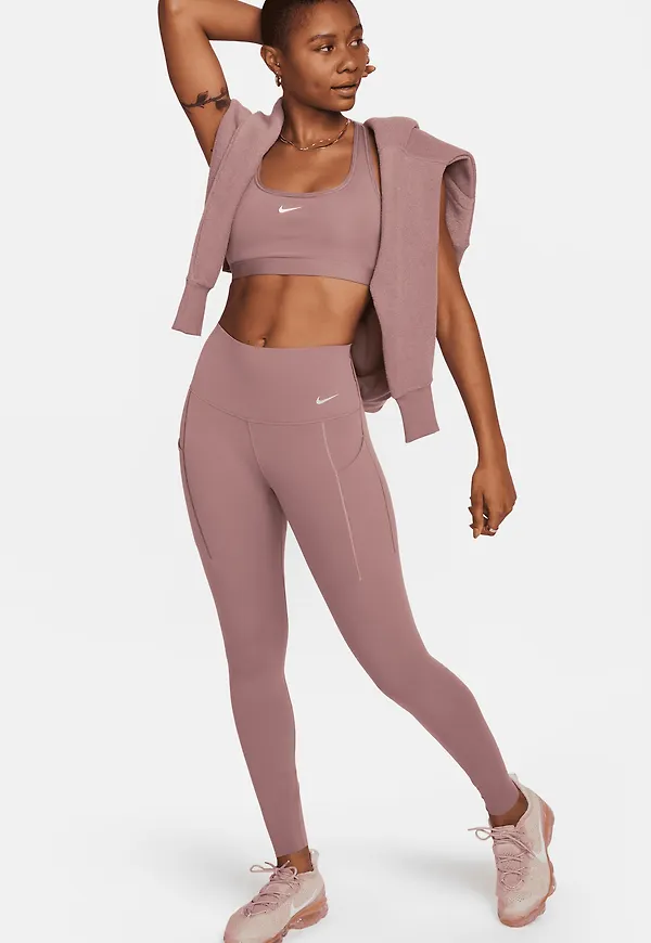 Nike Universa
