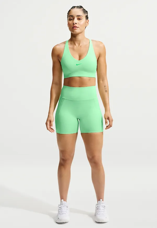 Nike Universa