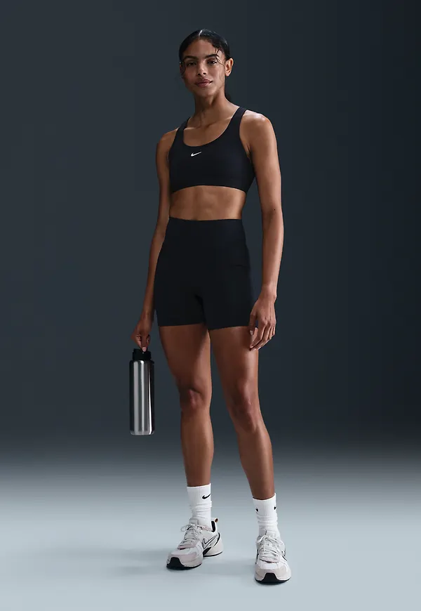Nike Universa