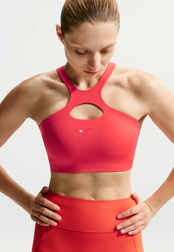 Nike Universa