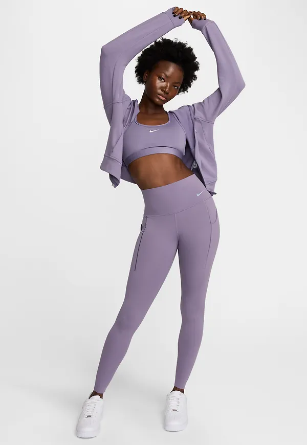 Nike Universa