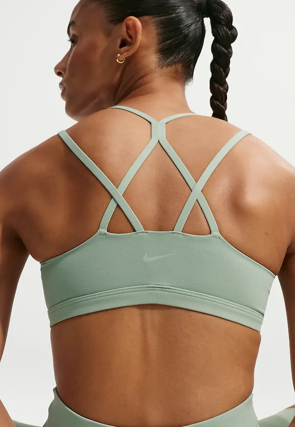Nike Zenvy med tunna axelband