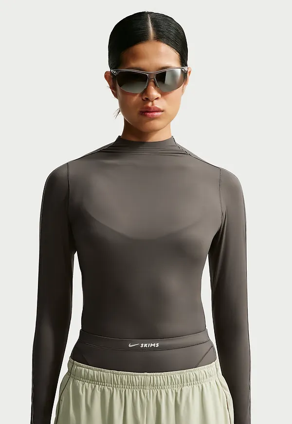 NikeSKIMS Weightless
