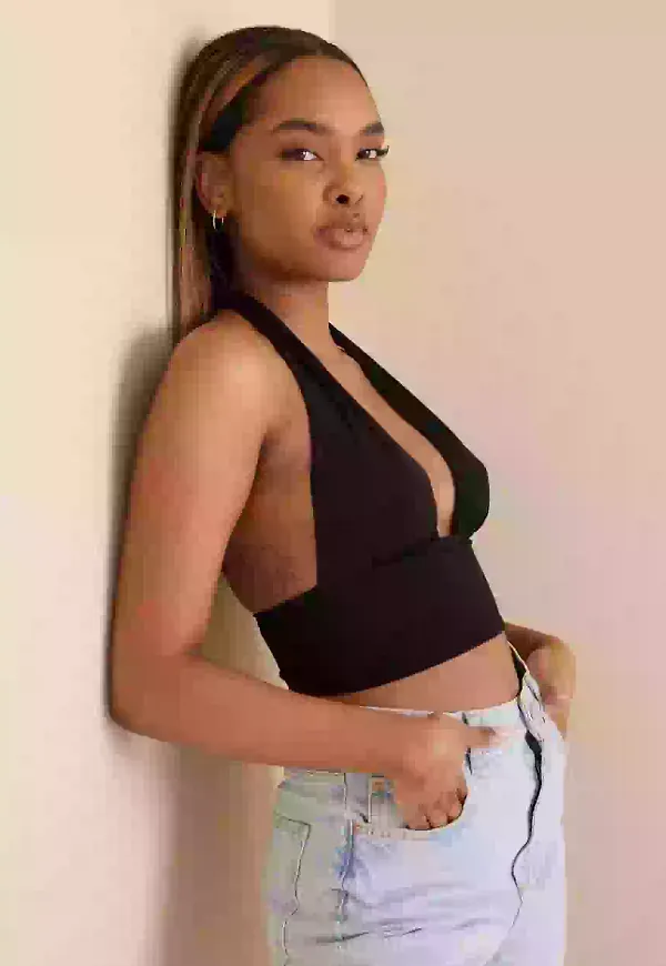 NLY One Halterneck Crop Top Halternecktoppar Svart