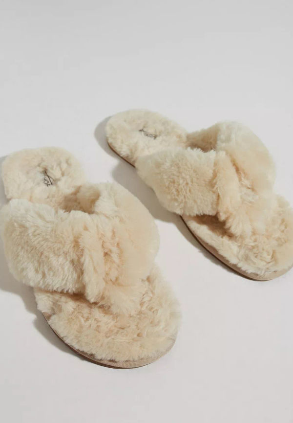 NLY Shoes - Inneskor - Cream - Furry Thong Flat - Flats & Lågskor