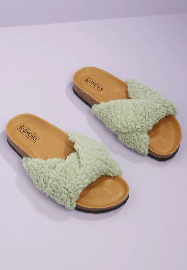 NLY Shoes - Inneskor - Mint - Twisted Faux Fur Sandal - Flats & Lågskor