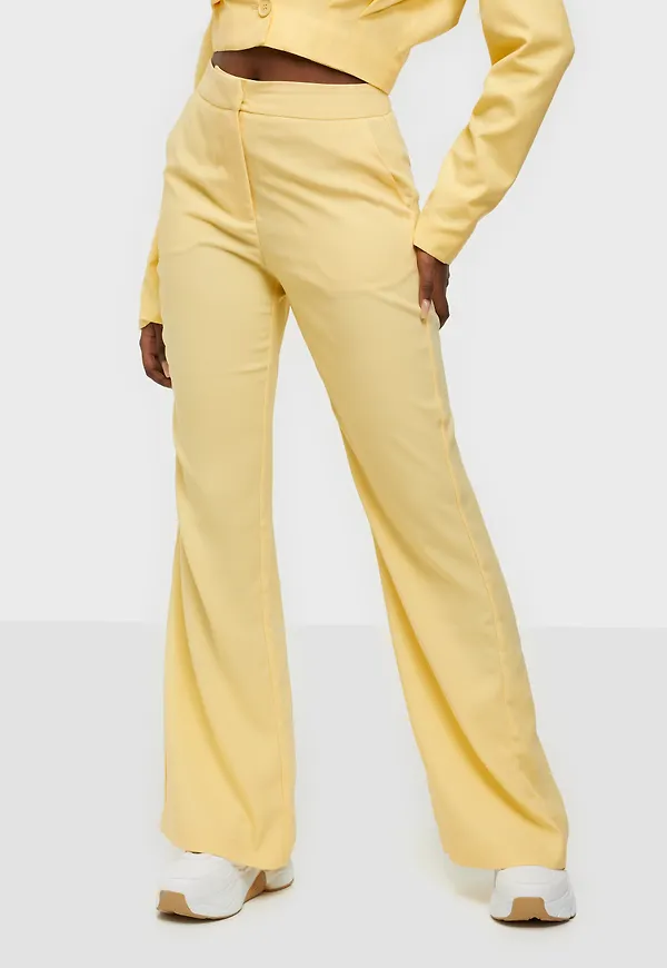NLY Trend - Byxor & Shorts - Gul - Shaped Suit Pants - Byxor & Shorts