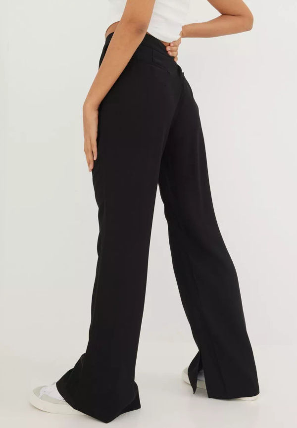NLY Trend - Byxor med slits - Svart - Dressed Side Slit Pants - Byxor