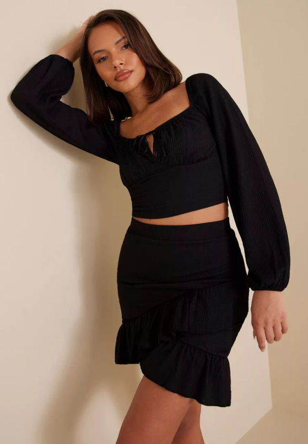 NLY Trend - Minikjolar - Svart - Frill Structured Skirt - Kjolar - miniskirts
