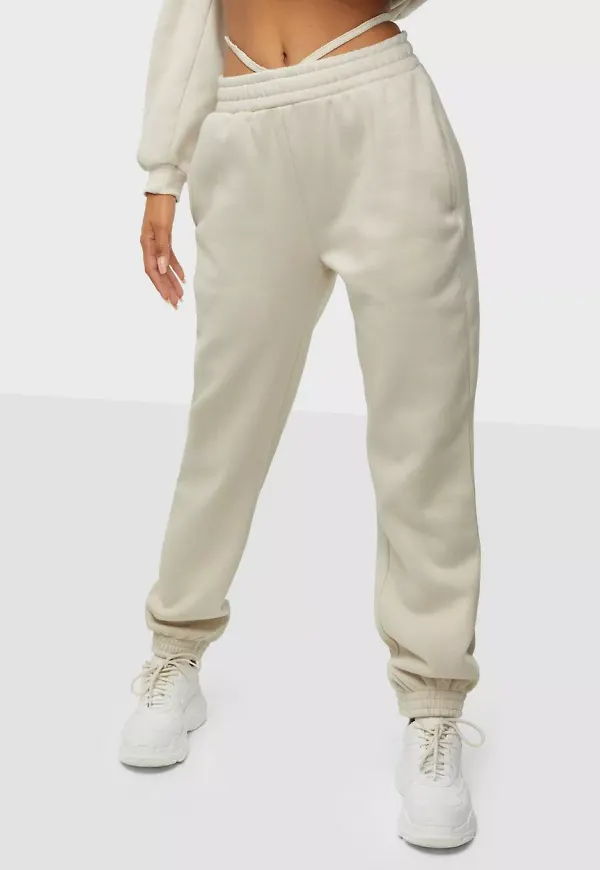 NLY Trend - Mjukisbyxor - Beige - Strap Waist Joggers - Byxor