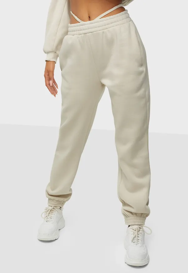 NLY Trend - Mjukisbyxor - Strap Waist Joggers - Byxor & Shorts