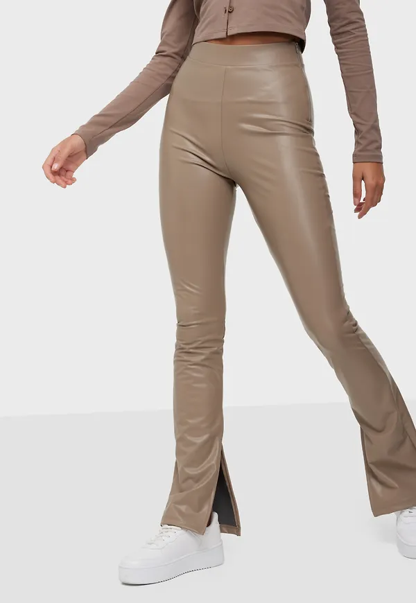 NLY Trend - Skinn - Nougat - Stunning Pu Slit Pants - Byxor & Shorts - Leather