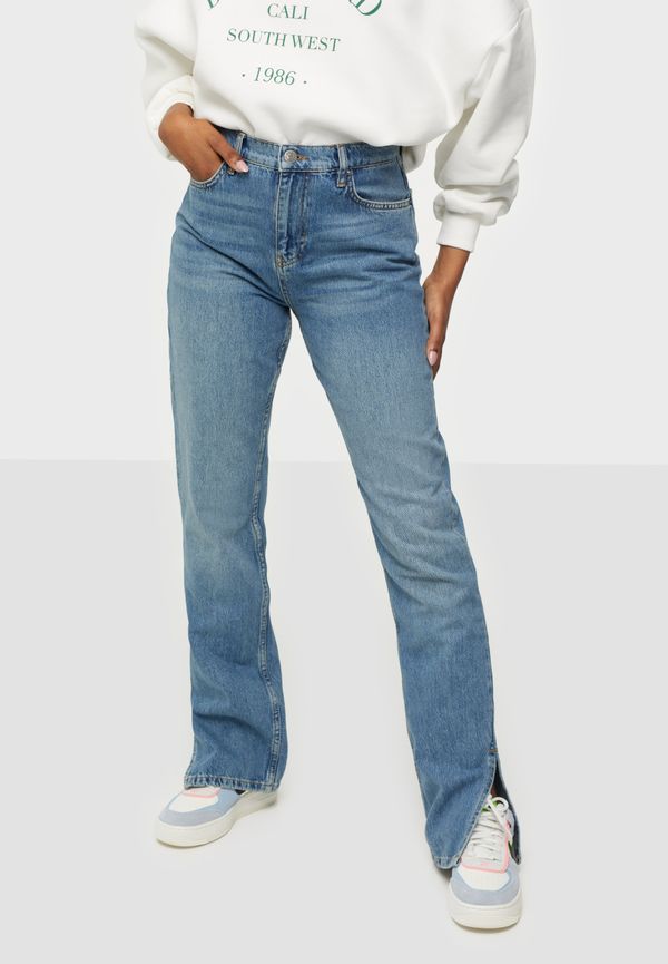 NLY Trend - Straight - Blå - Cheeky Fit Slit Denim - Jeans - Straight