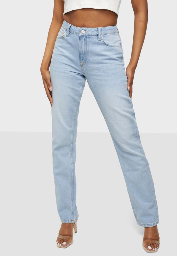 NLY Trend - Straight - Ljus Blå - Low Waist Fit Denim - Jeans - Straight