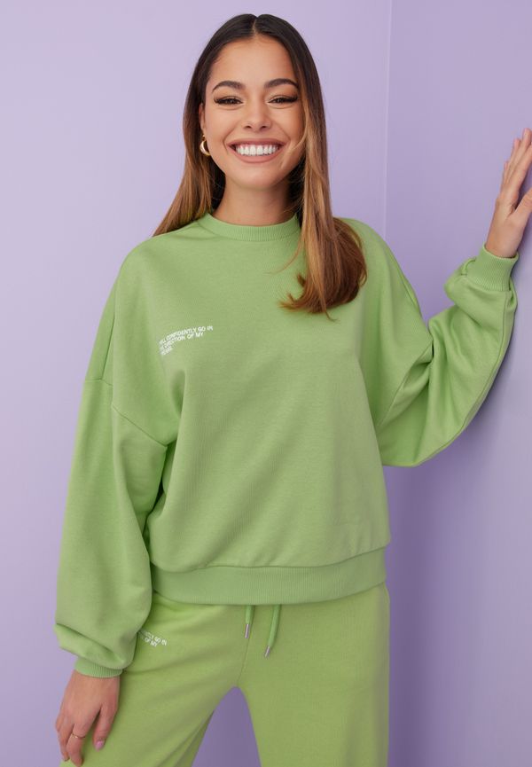 NLY Trend - Sweatshirts - Grön - Oversize Embroidered Sweat - Tröjor - sweatshirts
