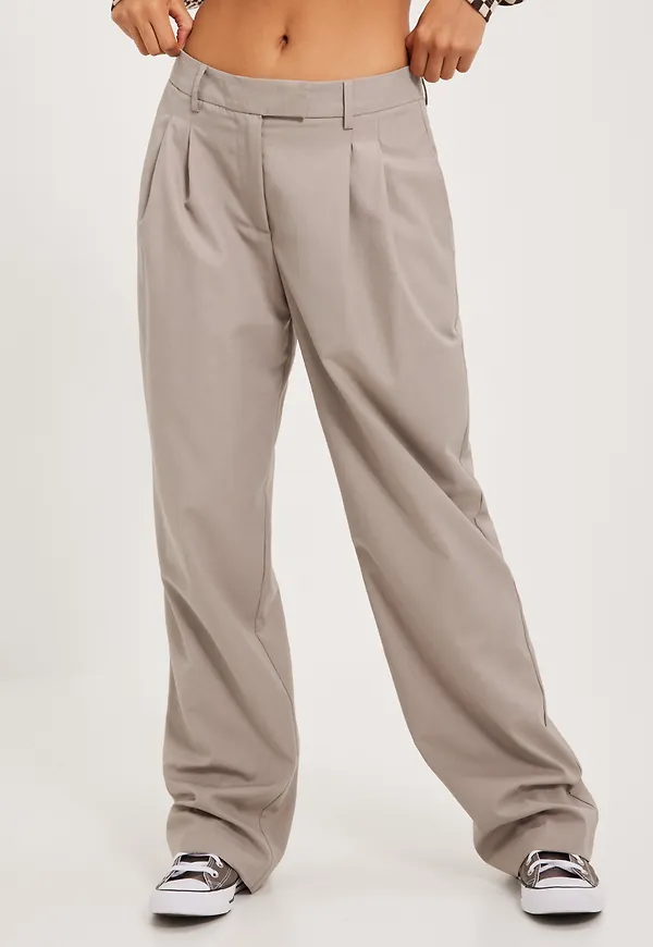 NLY Trend - Vida byxor - Beige - Oversized Suit Pants - Byxor & Shorts