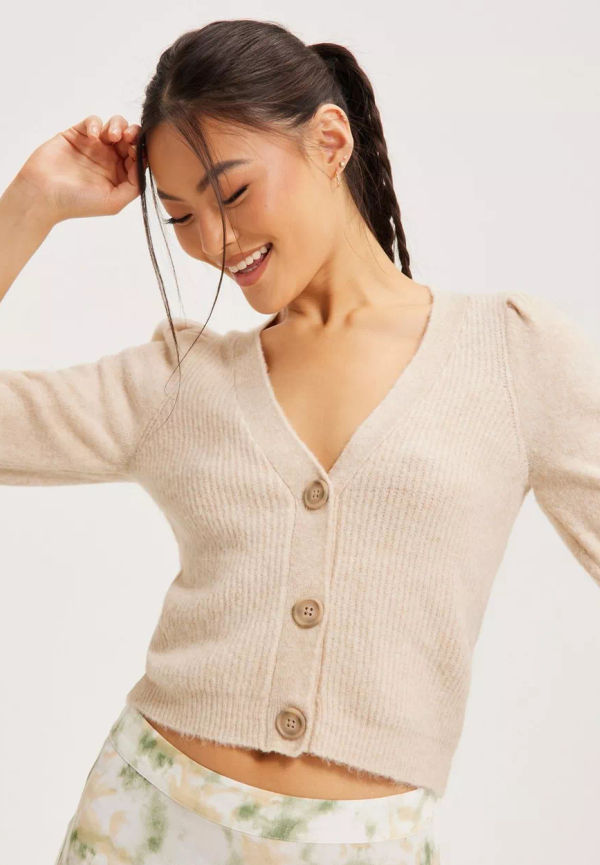 Noisy May - Stickade tröjor - Pearled Ivory - Nmlilje 2/4 V-Neck Knit Cardigan - Tröjor - Knitted sweaters