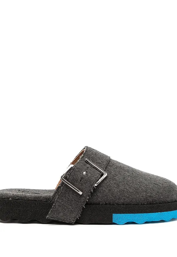 Off-White tofflor med spänne - Grå