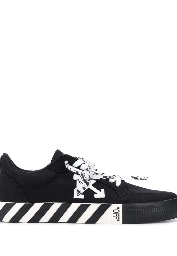 Off-White Vulcanized låga sneakers - Svart