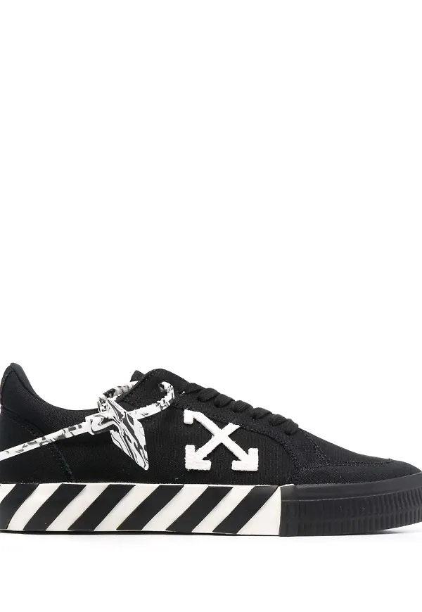 Off-White Vulcanized låga sneakers - Svart