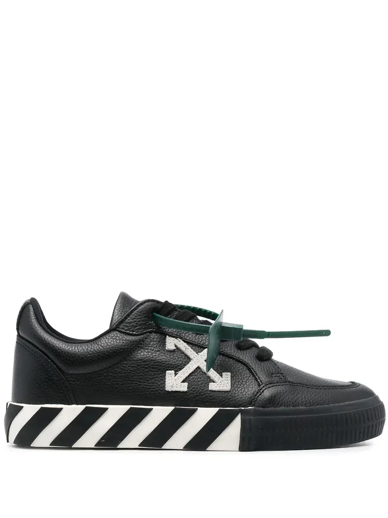 Off-White Vulcanized låga sneakers - Svart