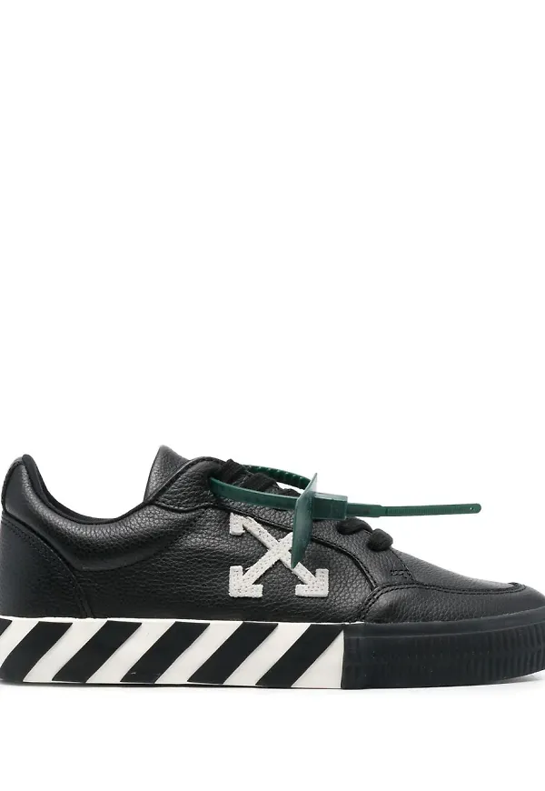 Off-White Vulcanized låga sneakers - Svart