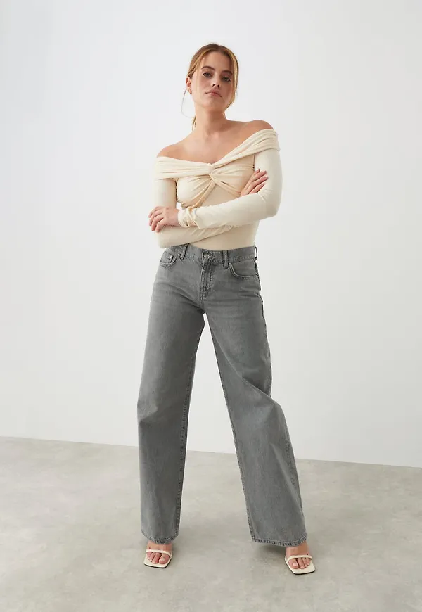 Off shoulder detail top