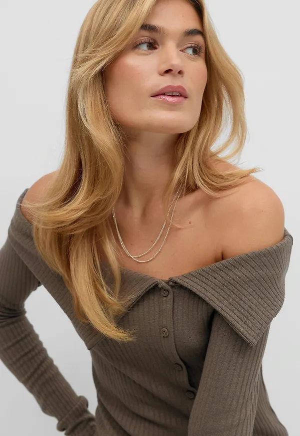 Off shoulder rib top