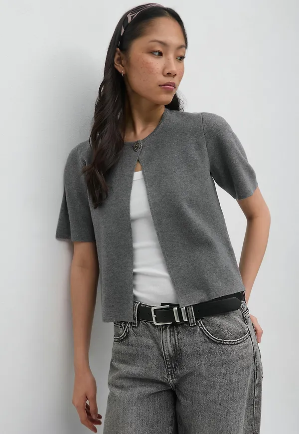 One button knitted top