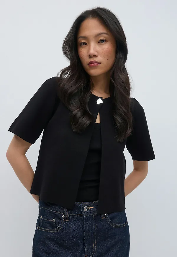 One button knitted top
