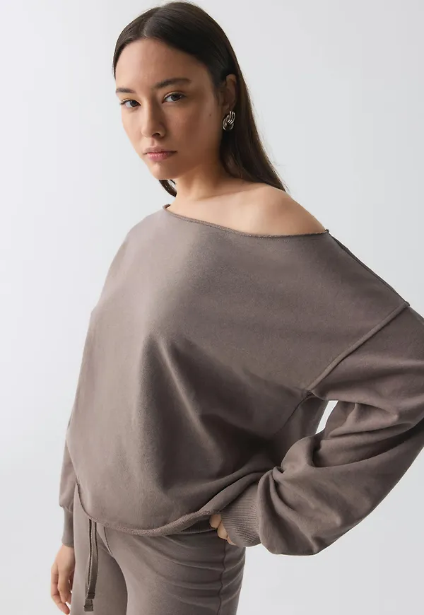 One shoulder sweater