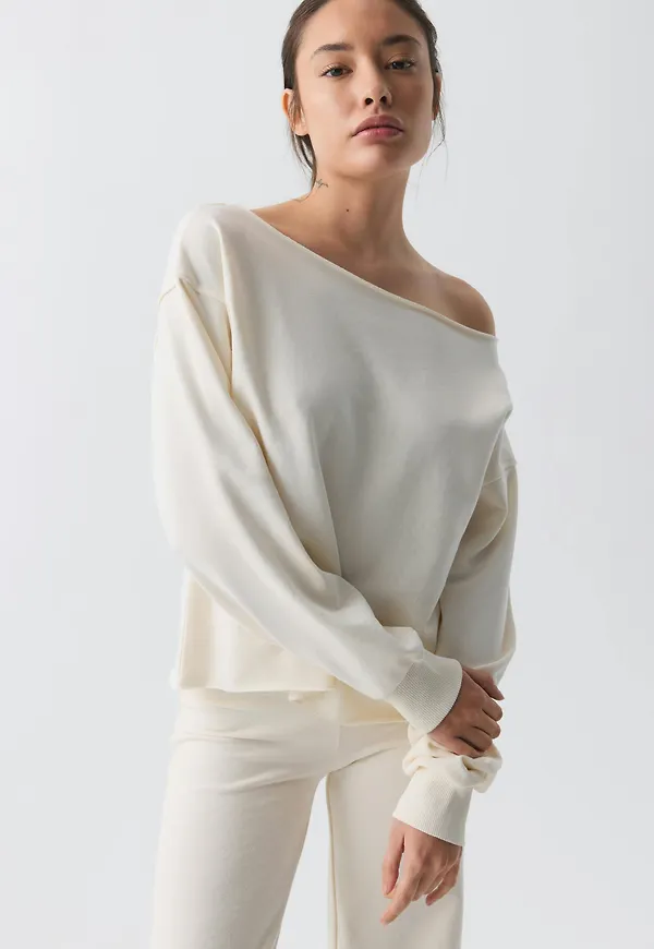 One shoulder sweater