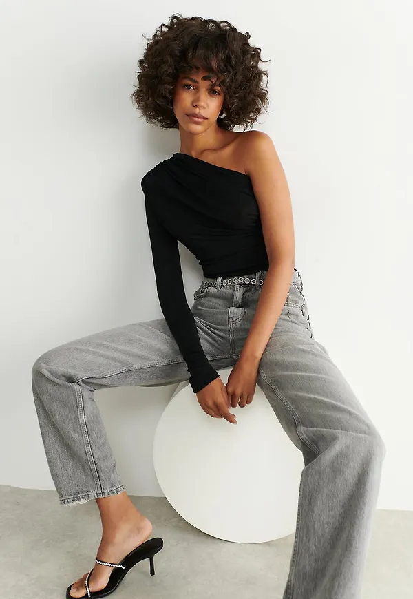 One shoulder top