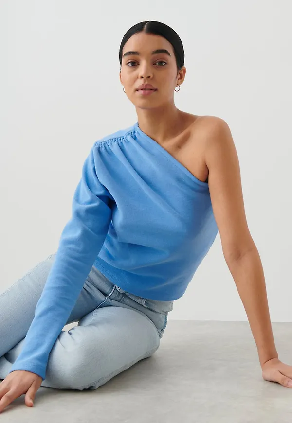 One shoulder top